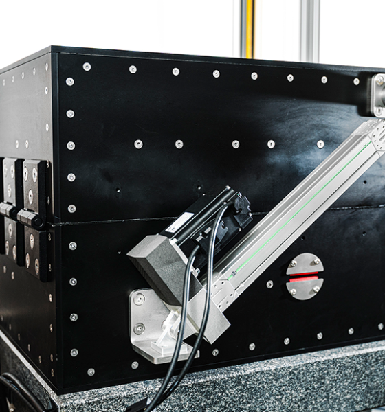 Automated acoustic test cell developed by MRK Systeme and HIWIN for Infineon